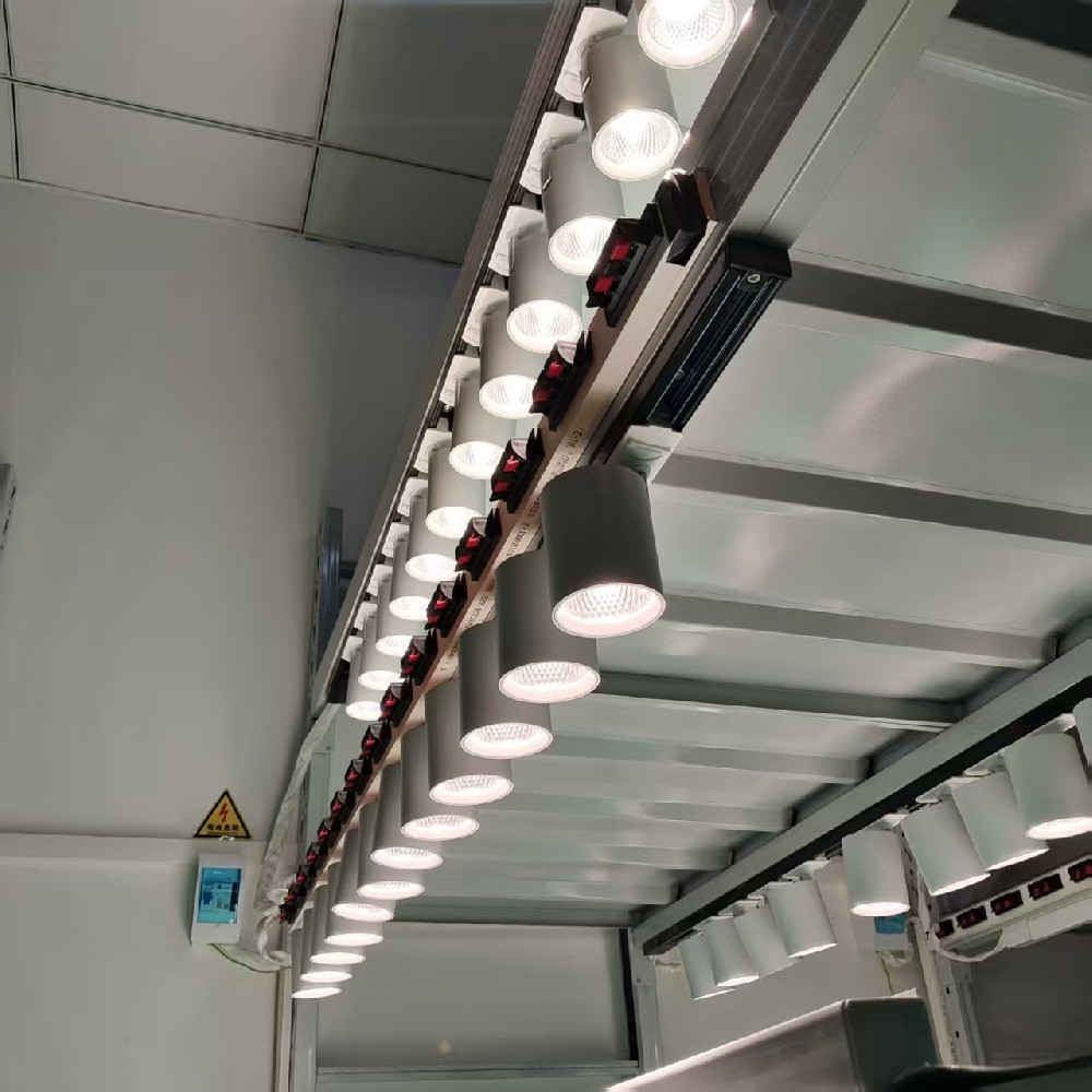 What is 3-phase CCT track light