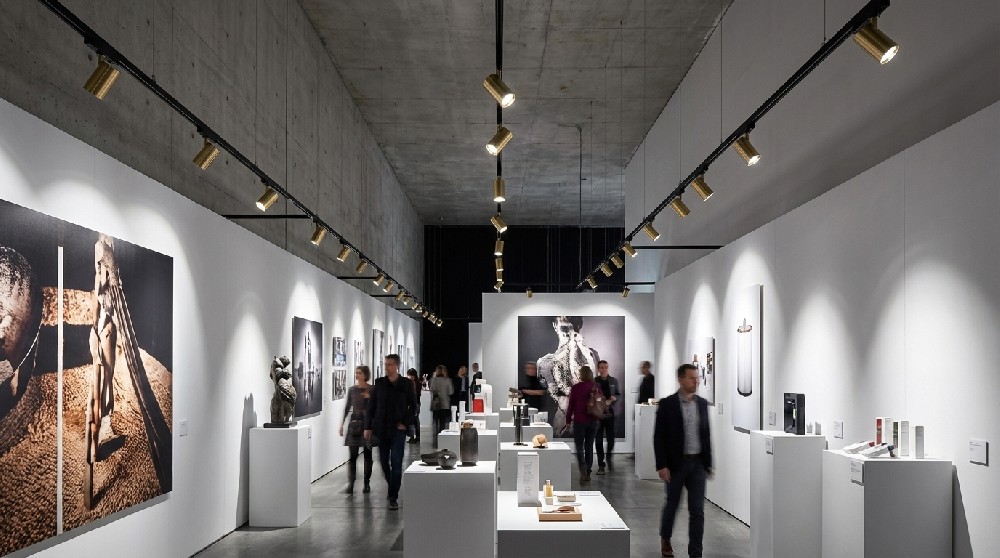 What are the Benefits of 3CCT Track Lights for Lighting Wholesalers?